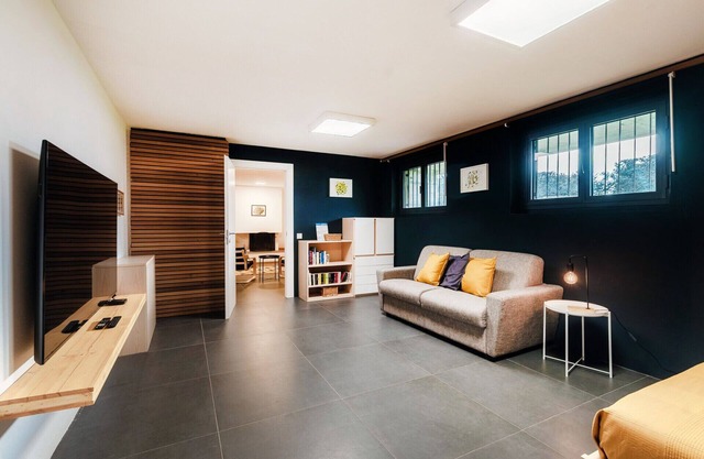 Entre las colinas que bordean Italia (Modern Flat)
