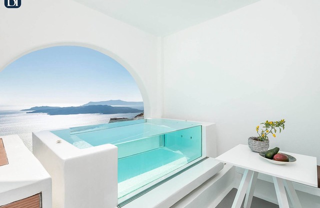 BH564 - C - Suite Santorini