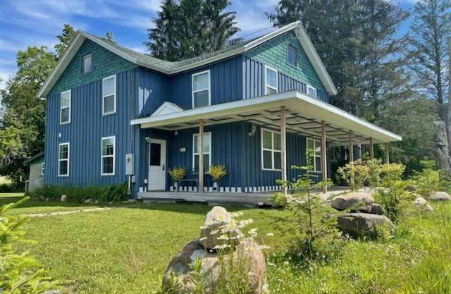 Big Blue - 8 bedroom / 8 baths, Recent renovation, 10 minute to Dreams Park