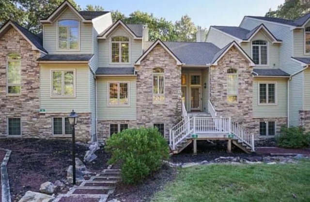 Big Boulder Lake, Lake Harmony, PA 5 Bedroom home!
