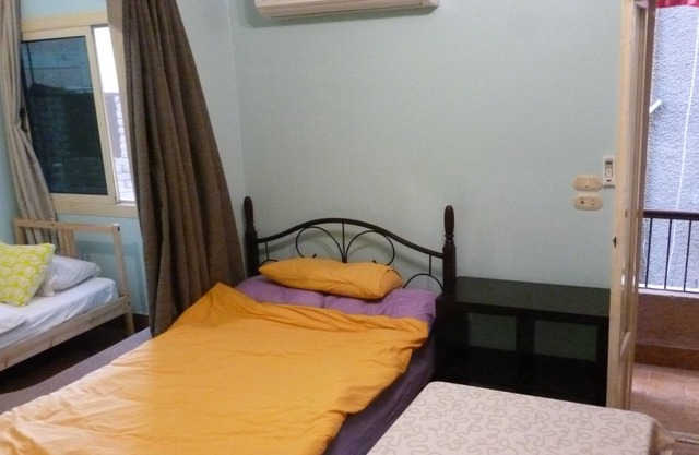 Gran dormitorio privado con balcón en Heliópolis