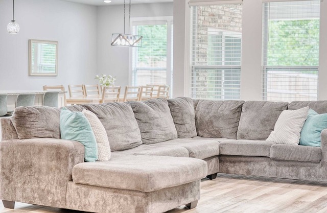 Spacious Family-Friendly 5BR Home in Bella Vista