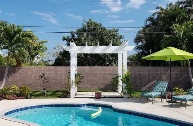 Piscina recientemente renovada y climatizada en Naples Park - ¡Oferta de verano!