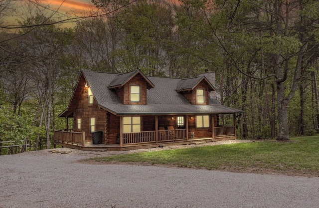 Black Bear Hideaway-Lodge-Baño Privado-Vista al bosque