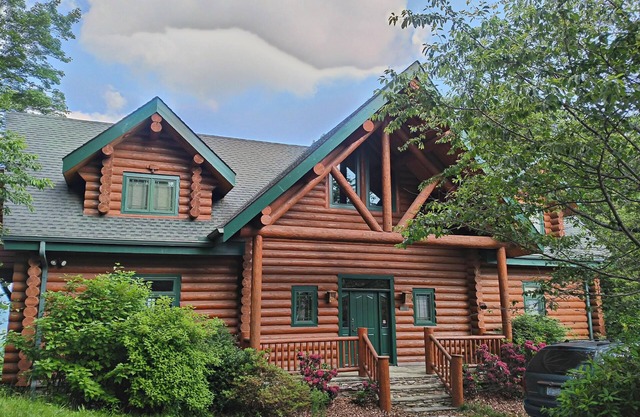 Blowing Rock Fabulous Log Cabin con excelentes vistas. Exclusiva casa grande más nueva