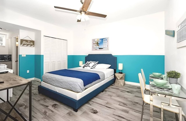 Bright and modern studio just 5 minutes from Hollywood Beach