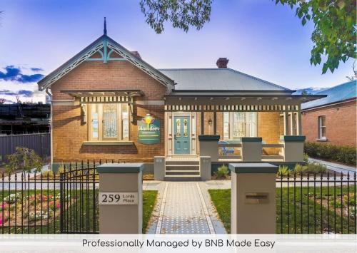 Blue Door Apartment 2 - CBD, Heritage, Ideal for Work