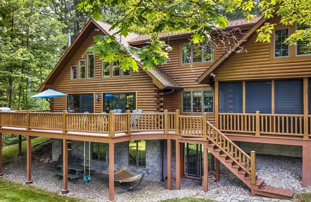 Blue Heron Lodge- Lakefront luxury with boat dock
