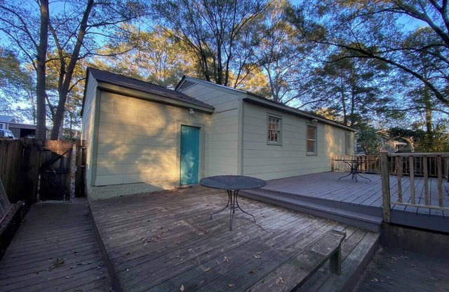 Blue Jay House in North Fondren - Comfortable & quiet 2 BR / 1 BA