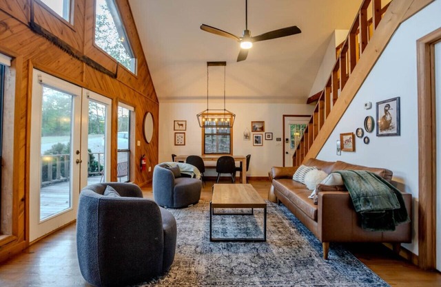 "Blue Jay": Mountain View Cabin! 5mi to Town