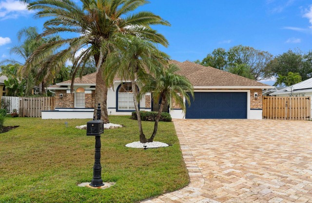 Blue Oasis at Naples! The Perfect Getaway w/ Heated Pool!