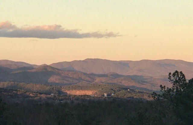 Vistas de Blue Ridge Mountains y Jocassee Dam (Morning Glory)