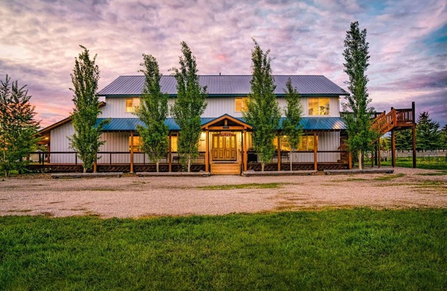 Blue Spruce Inn 1. 25 acres vistas a la montaña 6 camas 6. 5 baños 4,040 pies cuadrados - 2 cocinas