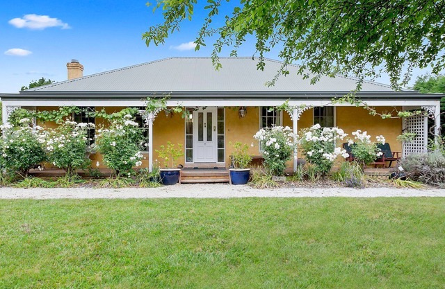 Blue Wren, Berrima - 4pm check out Sundays, except Peak Season
