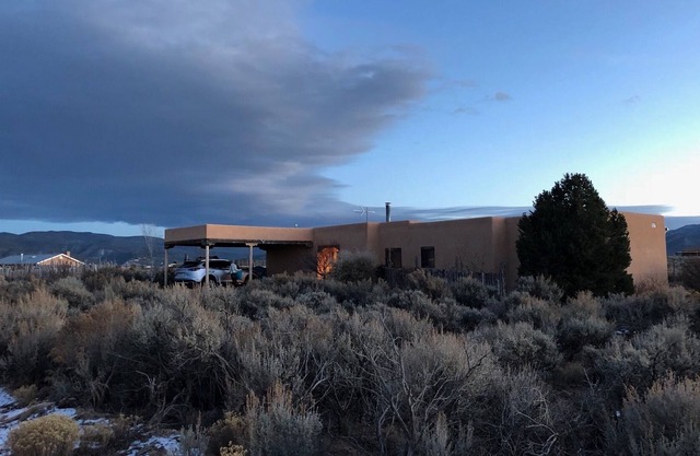 Bluebird Adobe! 3 BR 2BA casa encantadora cerca de Taos