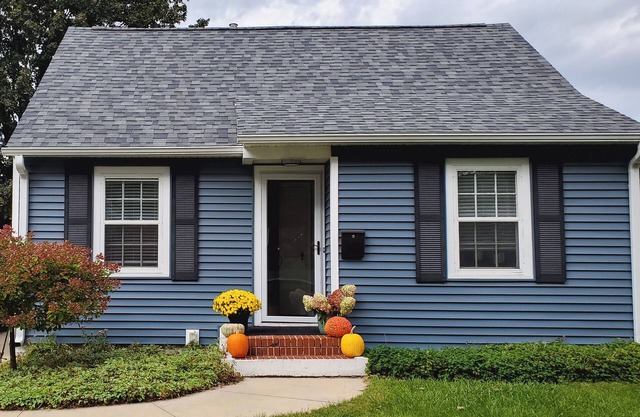 Bluebird / Charming 3-bedroom, 1.5 bathroom house, 5 blocks to Mayo Clinic