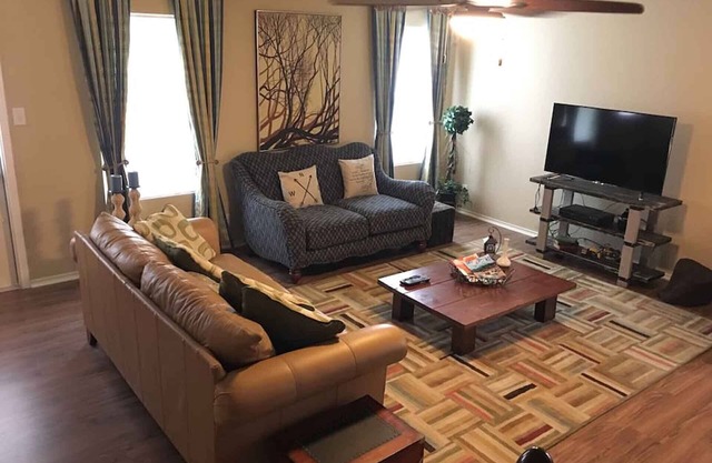 BMT @ The Modern Farmhouse, cerca de Seaworld Lackland