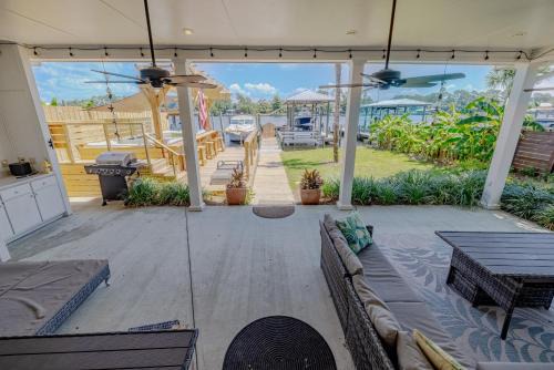 Boat dock and jet ski pad! bring your boat!