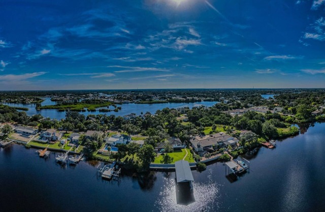 Boat house on the gulf - 4 bedrooms / 3 bathrooms