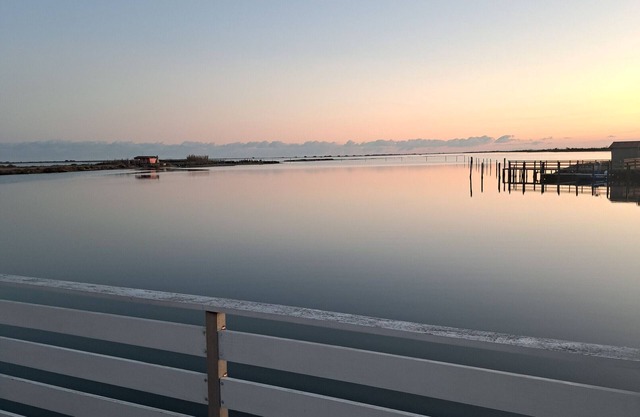 Casa flotante "Delta del Po" con terraza, bañera de hidromasaje y Wi-Fi