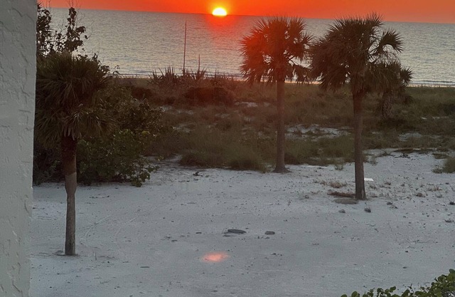 Impresionante Beachside Condo Sleeps 4!