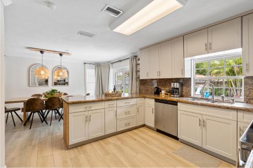 Boho Style 5 BR 2,5 BT Heated Pool Fit 14