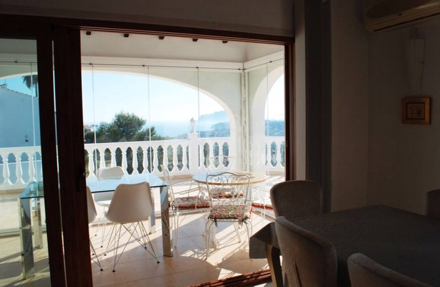 CASA CON PISCINA PRIVADA Y FANTÁSTICAS VISTAS PANORÁMICAS AL MAR Y LA MONTAÑA