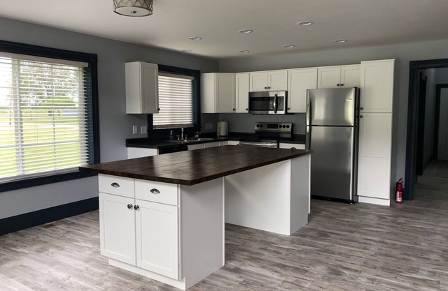 Mulholland Mansion House, la casa de vacaciones MÁS NUEVA en Nauvoo, ¡tiene capacidad para 34!