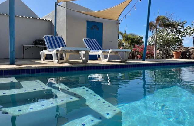 Book now... 3-bed/2bath, Private Pool, Close to Arashi, Eagle, and Palm Beaches!