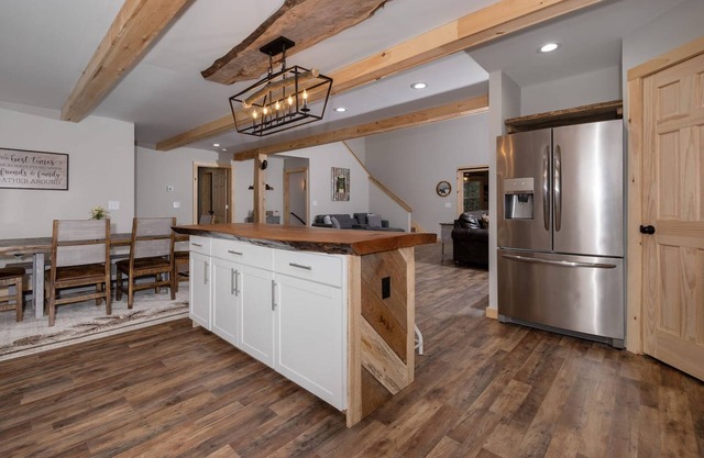 Boone Getaway Dog Friendly Hot Tub Fire Pit