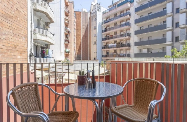 Born Area: Piso para 8 c/piscina compartida