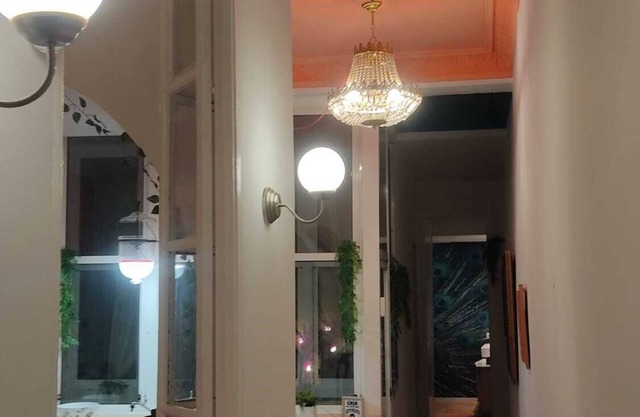 Boutique Carthago Modernista, con techos altos y decorativos
