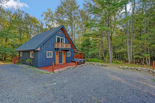 Boutique Chalet, Hot Tub, Fire Pit, Fireplace & Game Room