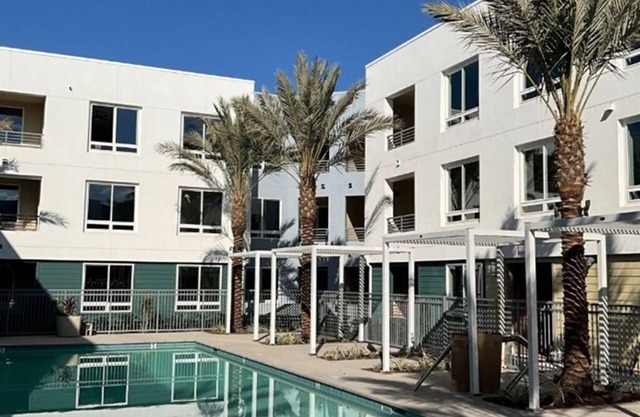 Bowen: Chic 1-Bedroom w/ AC & Gym in Lovely Point Loma, San Diego