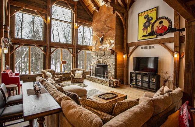 Boyne Mountain True Timber Frame en casa. Esquí de entrada / salida en comunidad cerrada