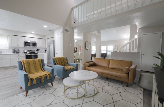 Braes Place | King Suite, Pool Table, Wet Bar, Fast Wifi, Spacious Yard w/ Grill