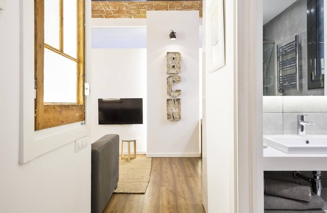 Apartamento de 2 dormitorios en el barrio Poble Sec, a 10 minutos de las Ramblas