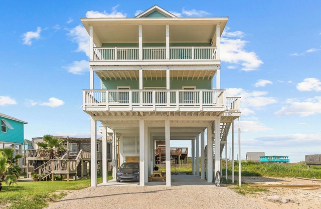 Brand New Beachfront W/Tesla Charger-Amenities