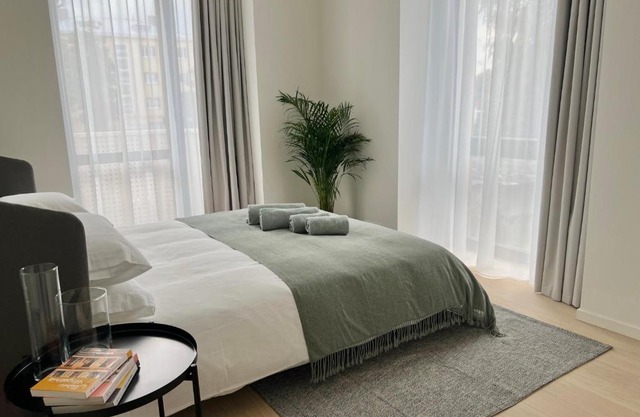 Brand new city centre apartment, free parking spot