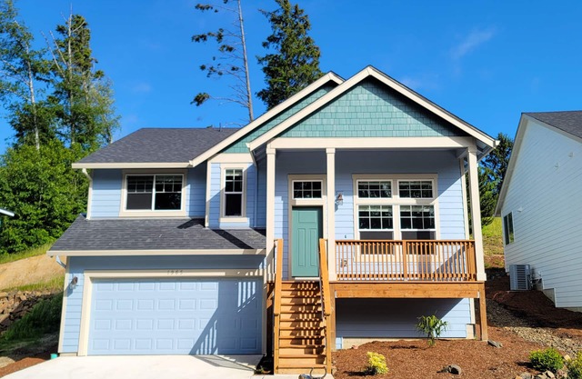 Brand new home! Less than 5 minutes to the beach!