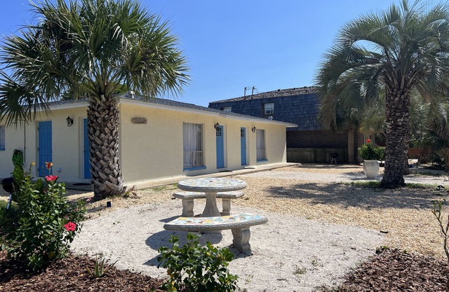 Brand New & Less than 400 ft from Beach. Pet Friendly!