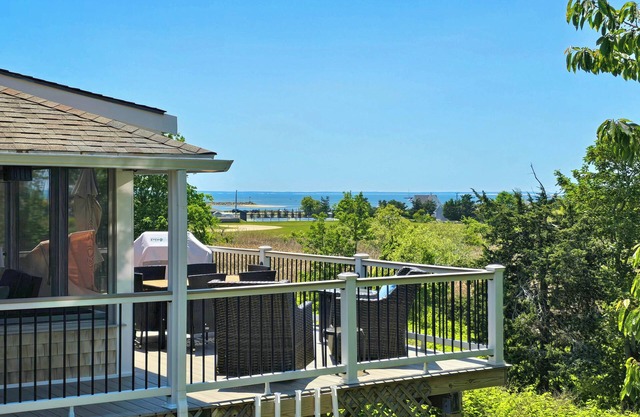 BRAND NEW LISTING--Darling 2BD Cottage--A/C, Amazing Deck & Screen Porch, Walk to Town Center & Mayo Beach