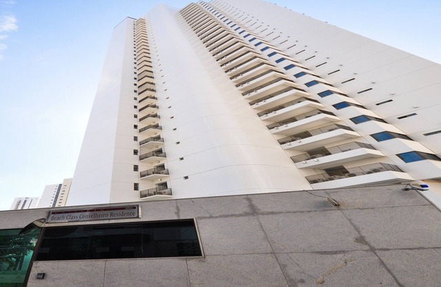 Piso de lujo a estrenar en Boa Viagem en el piso 24, a 150 metros del mar y servicios