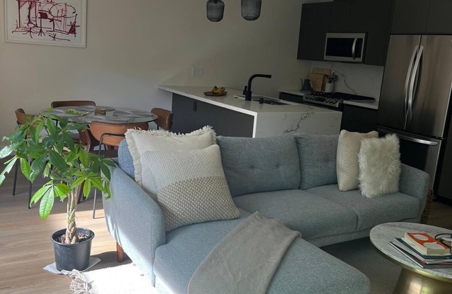 Brand new Luxury Place Melrose