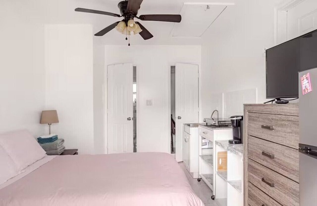 Brand new studio apartment, Graceland in sunshine city Florida