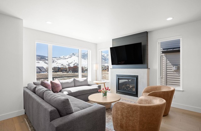 Brand New Townhome - Red Diamond Lodge with Amazing Mountain Views!