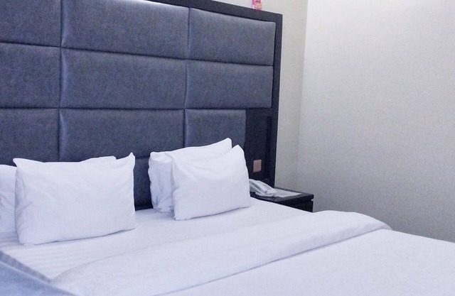 Breakfort Hotel and Suites