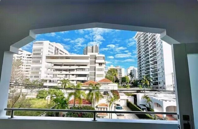 Breathtaking 3-Br Beachside Apt
