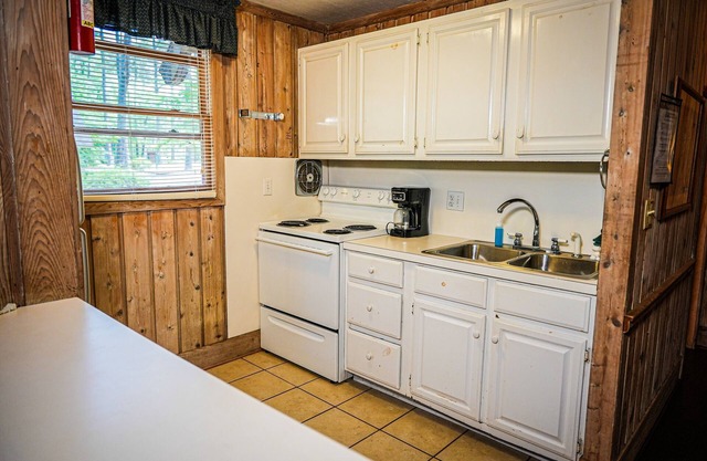 Pine Mountain Club Chalets - Tres habitaciones frente al lago # 77 - No se admiten mascotas