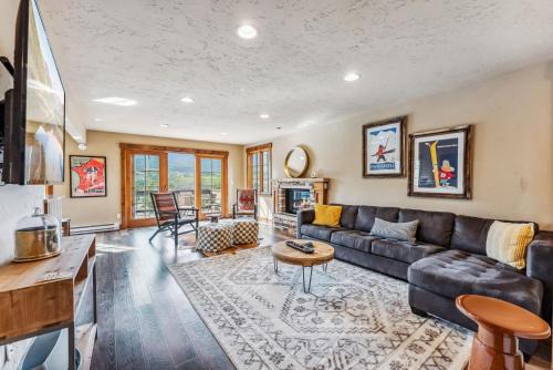 Breckenridge Escape with Hot Tub and Mountain Views